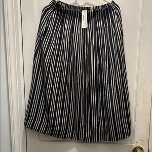 Black and White Midi A-Line Skirt with Pleats